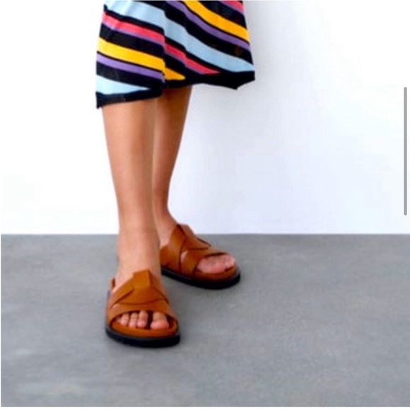 NWT ZARA LOW HEEL LEATHER SANDALS - Picture 1 of 9